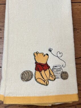 The Big One Winnie the Pooh 2-Pack Hand Towels - Cream